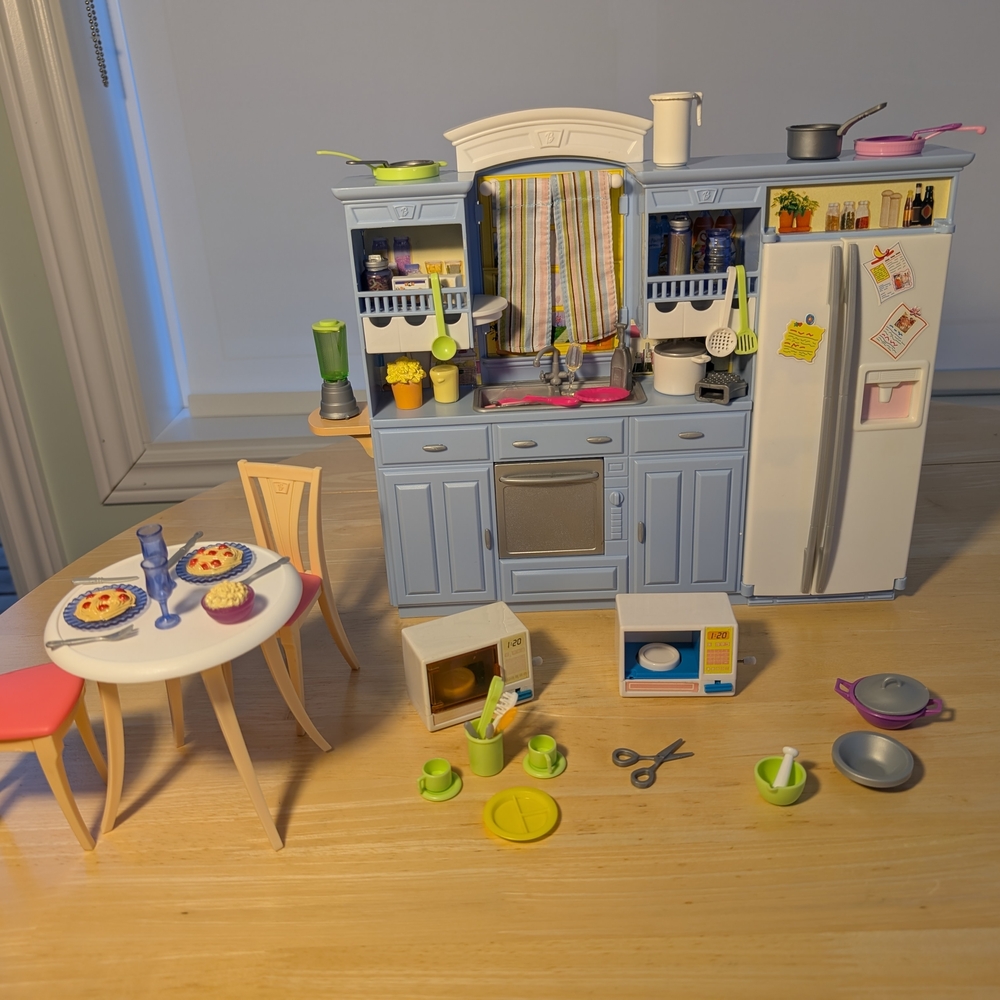Barbie Kitchen Set 2005 - Picture 3 of 11